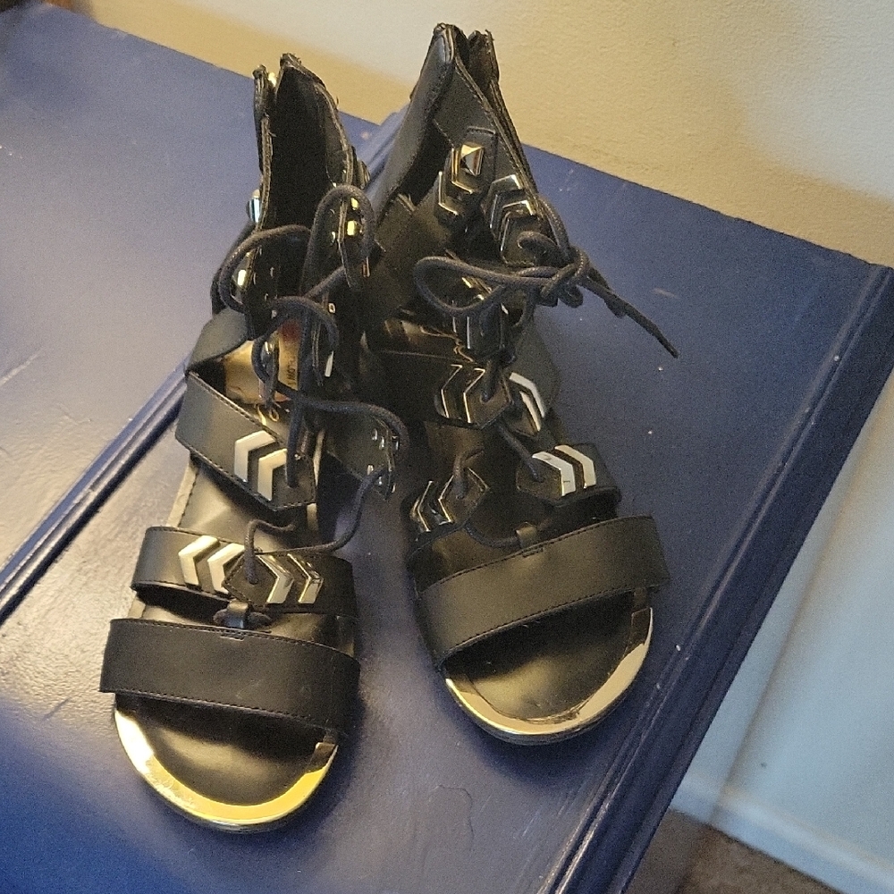Black Gladiator Sandals with Lace-Up Closure and Strappy Design